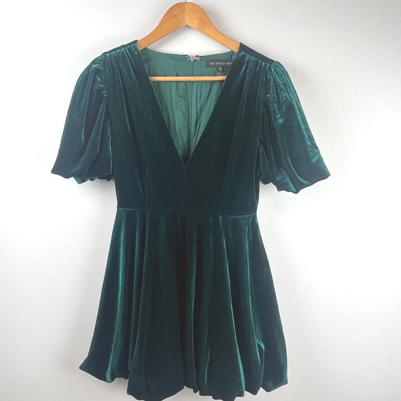 The Vintage Shop Dresses & Skirts - 2/$20 The Vintage Shop Emerald Green Velvet V-Neck Puffle Sleeve Dress Small